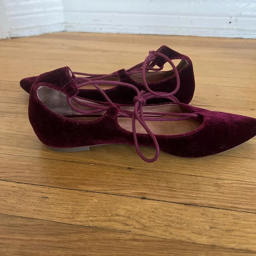 Steve Madden Burgundy Tie Up Holiday Christmas Velvet Ballet Flats | Size 7 - Picture 6 of 8